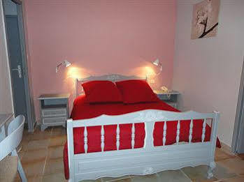 Au Bien Etre Piscine Chauffee 3* Villecroze